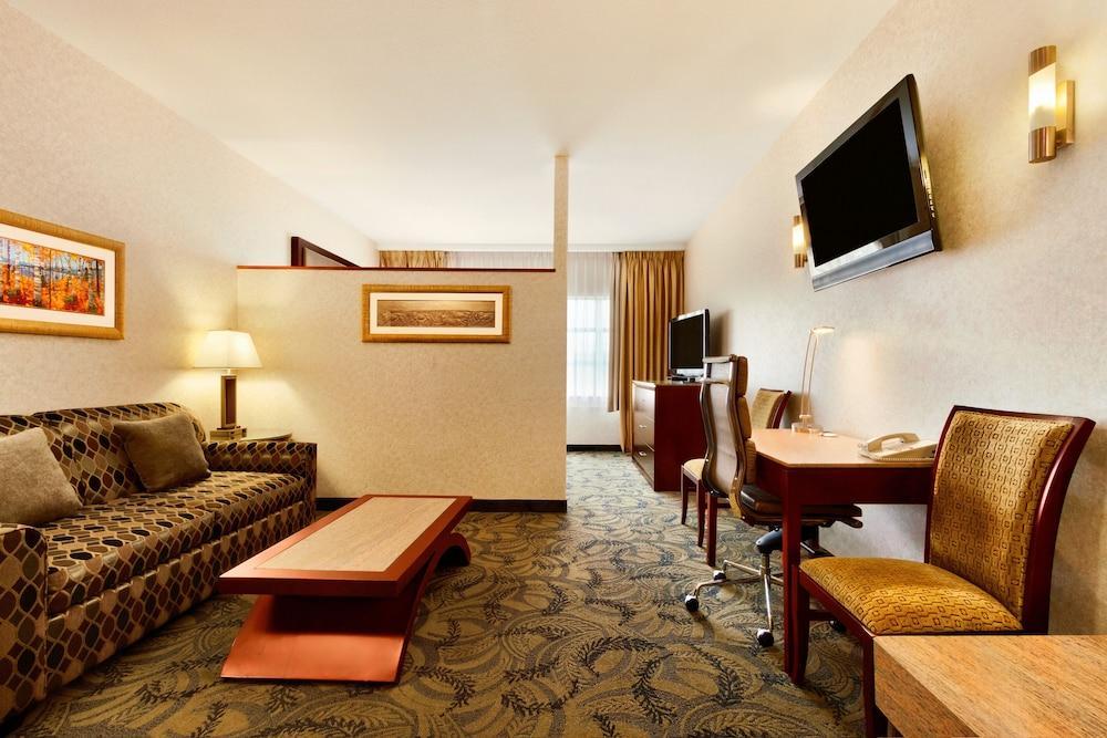 Poco Inn And Suites Hotel And Conference Center Port Coquitlam Extérieur photo