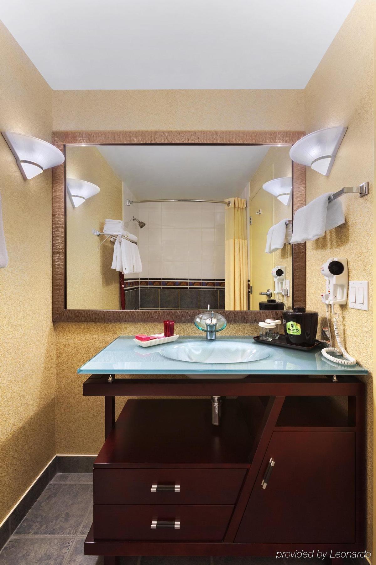 Poco Inn And Suites Hotel And Conference Center Port Coquitlam Extérieur photo