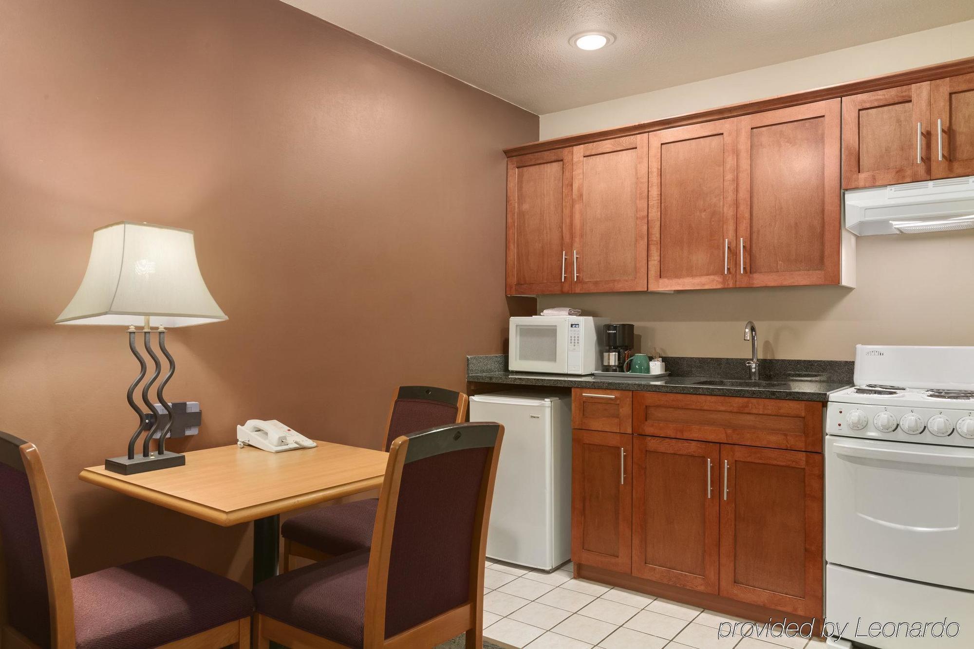 Poco Inn And Suites Hotel And Conference Center Port Coquitlam Extérieur photo