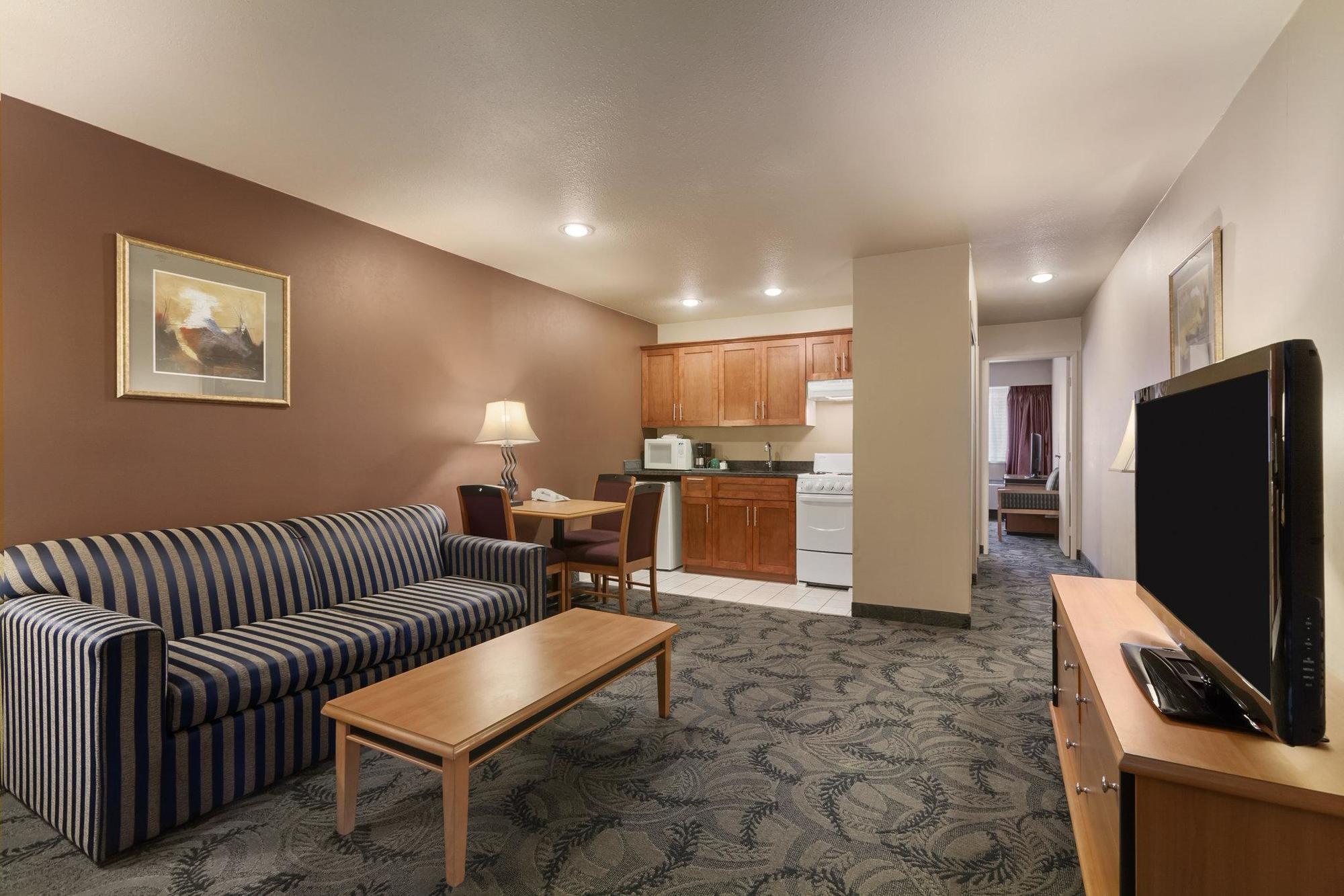 Poco Inn And Suites Hotel And Conference Center Port Coquitlam Extérieur photo