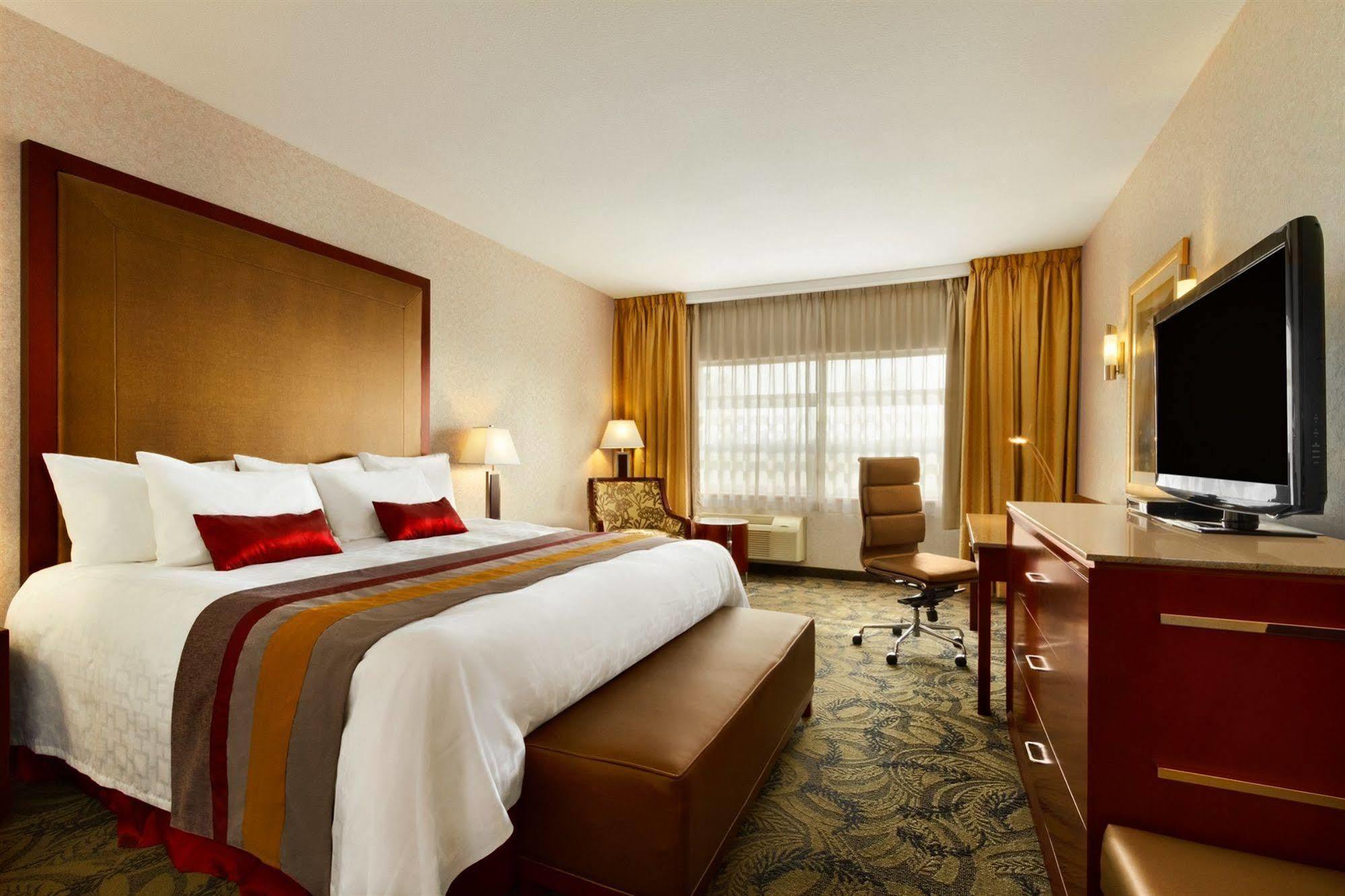 Poco Inn And Suites Hotel And Conference Center Port Coquitlam Extérieur photo