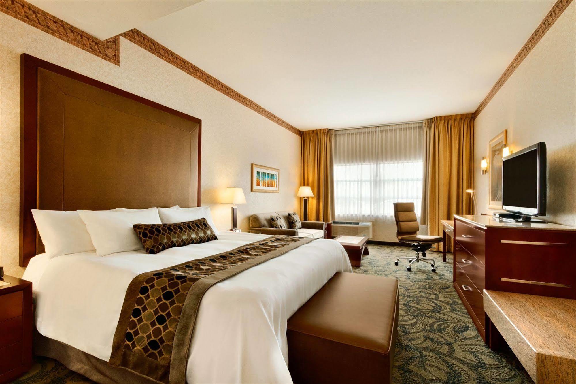 Poco Inn And Suites Hotel And Conference Center Port Coquitlam Extérieur photo
