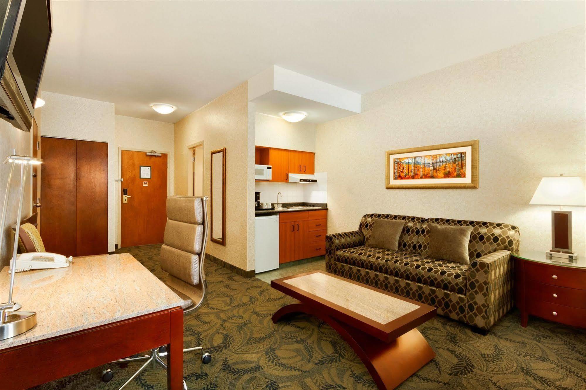 Poco Inn And Suites Hotel And Conference Center Port Coquitlam Extérieur photo