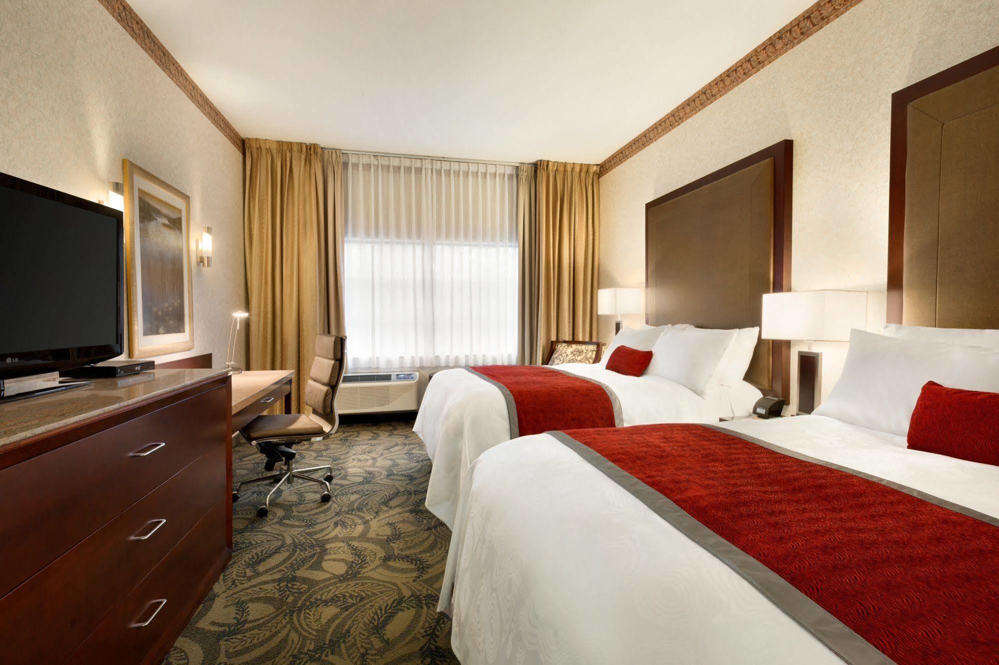 Poco Inn And Suites Hotel And Conference Center Port Coquitlam Extérieur photo