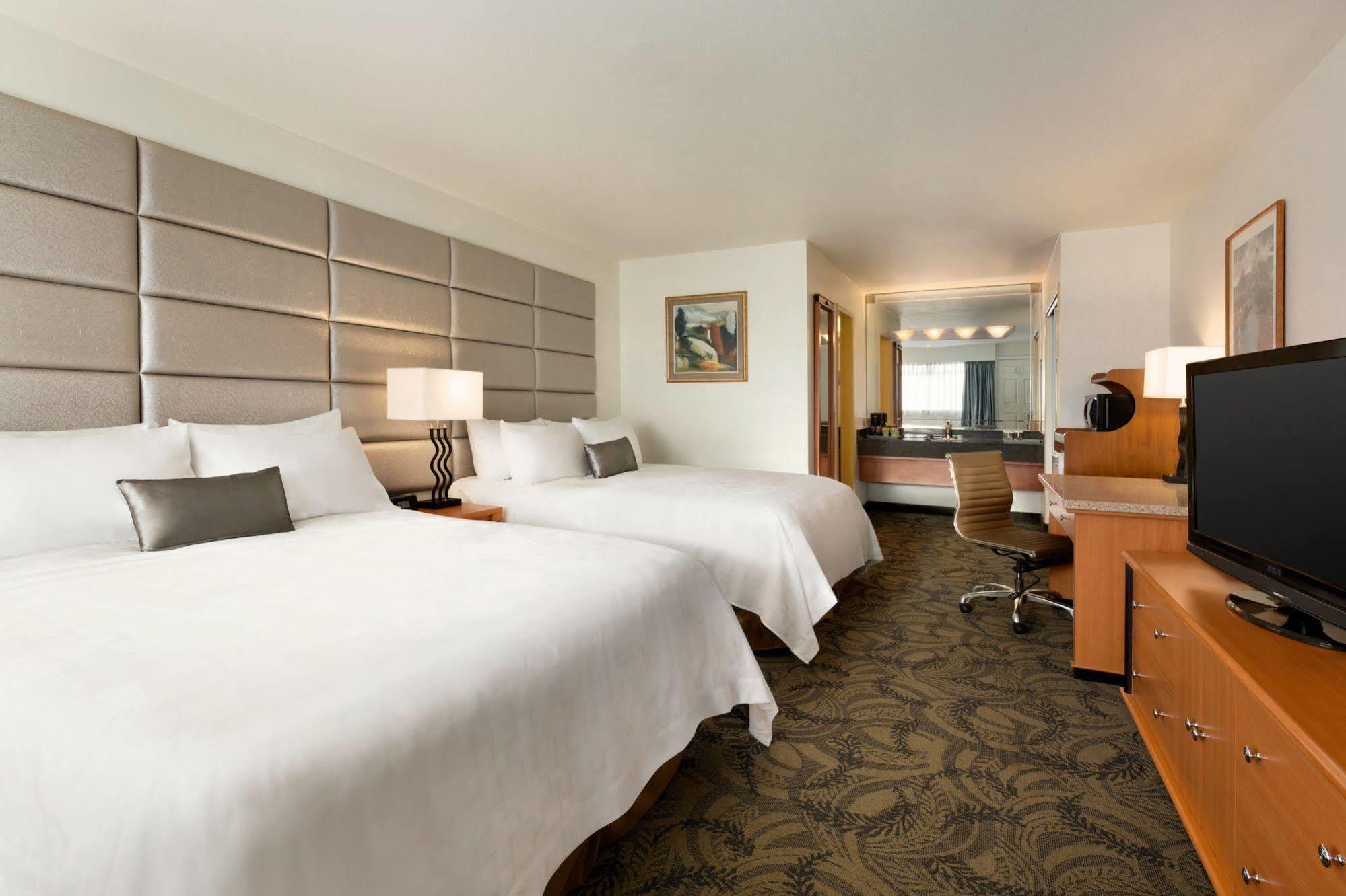 Poco Inn And Suites Hotel And Conference Center Port Coquitlam Extérieur photo